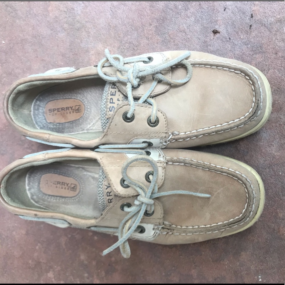 Light brown authentic topsiders